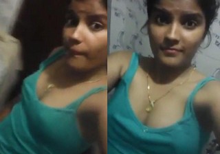 Desi bhabi selfie video making in bathroom