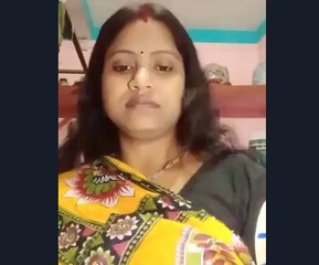 Newly married cute bhabhi showing her boobs